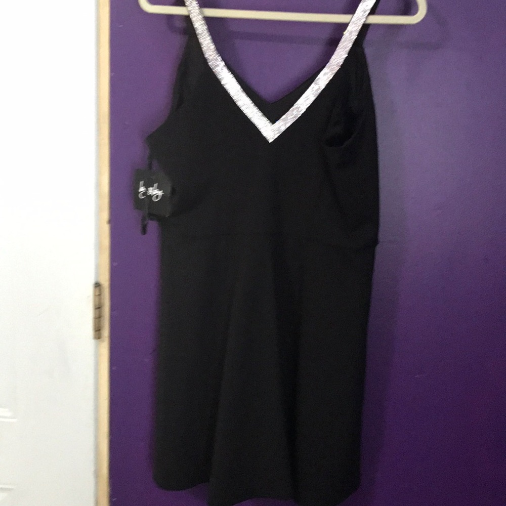 Dress - Picture 2 of 2